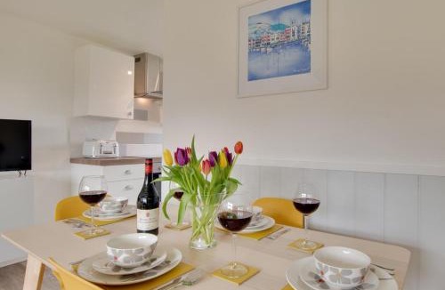 Dartmouth House | 2 Bed in Norton oc-bcpoop