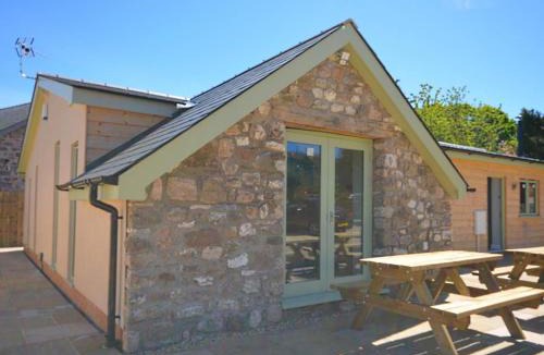 Pontypool House | 2 Bed in Pontypool oc-58961