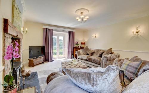 Ash Mill House | 2 Bed in Rose Ash oc-nether
