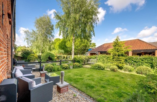Runham Cottage | 2 Bed in Runham (oc-1995)