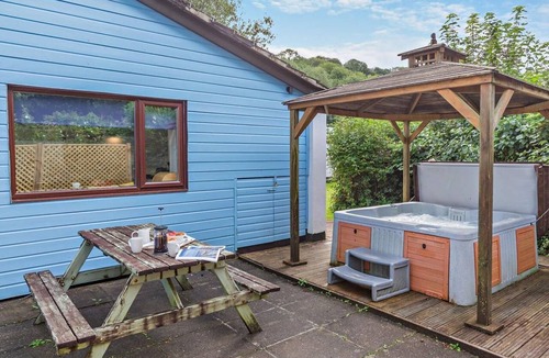 Saltash Ski Chalet | 2 Bed in Saltash (oc-95644)