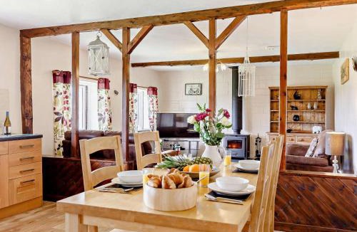South Molton House | 2 Bed in South Molton oc-88994