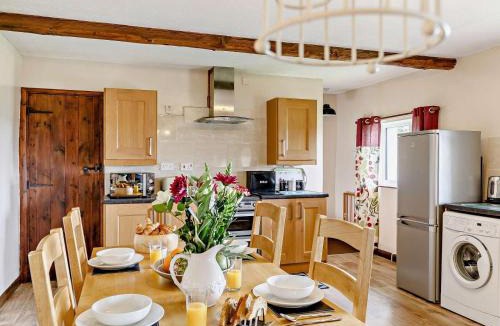 South Molton House | 2 Bed in South Molton oc-88994