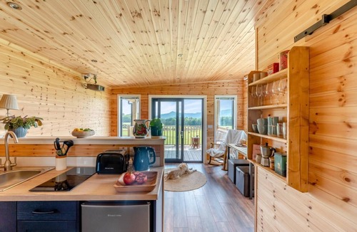 Cupar Ski Chalet | 2 Bed in Strathmiglo (oc-w32098)