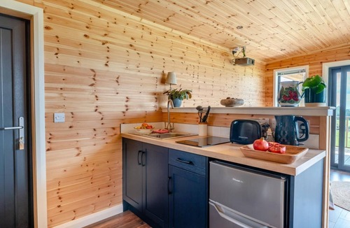 Cupar Ski Chalet | 2 Bed in Strathmiglo (oc-w32098)