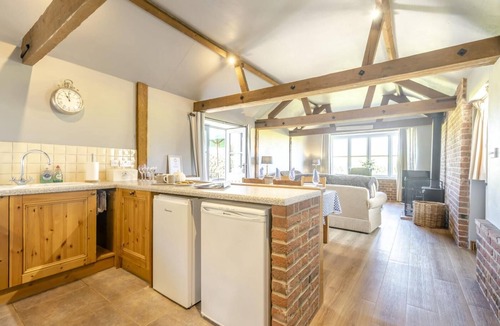 Irstead Cottage | 2 Bed in Swanton Abbott (oc-1173)