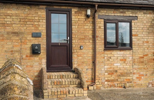 Bedford Cottage | 2 Bed in Thurleigh (oc-o42689)