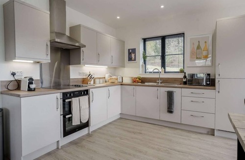 Kemeys Commander Apartment | 2 Bed in Usk- (oc-82391)