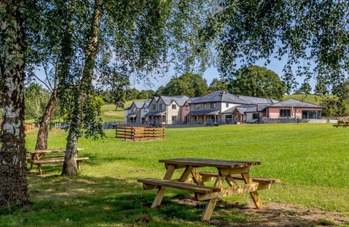 Kemeys Commander Apartment | 2 Bed in Usk- (oc-82391)