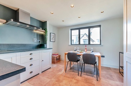 Whitstable Cottage | 2 Bed in Whitstable (oc-s39502)