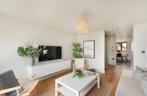 Whitstable Cottage | 2 Bed in Whitstable (oc-s39502)