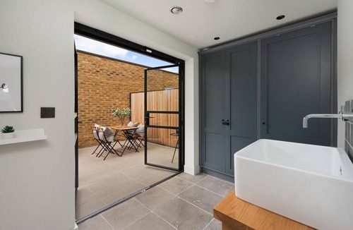 Whitstable Cottage | 2 Bed in Whitstable (oc-s39502)