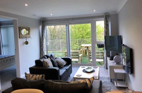 Millendreath Villa | 2 Bed Villa Sleeps 4 - Wifi Garden Sea Views
