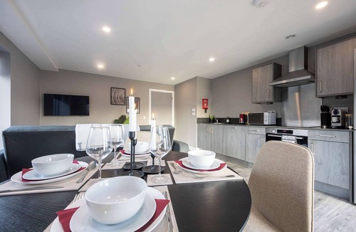 The Docks Apartment | 2 Bed Waterfront Flat | Dock Views | Liverpool