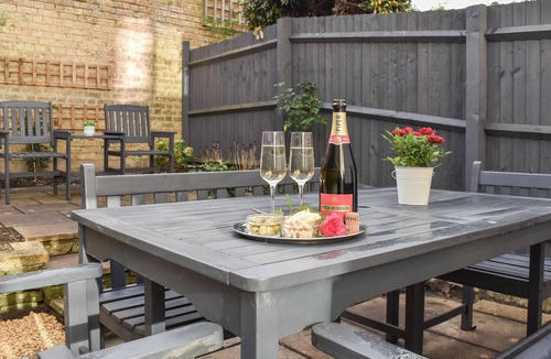 Cheltenham Cottage | 2 bedroom accommodation in Cheltenham