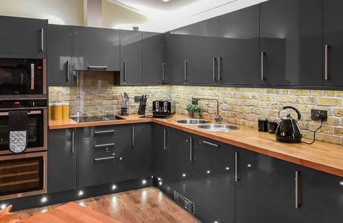 Little Weighton Cabin | 2 bedroom accommodation in Little Weighton, Nr Beverley