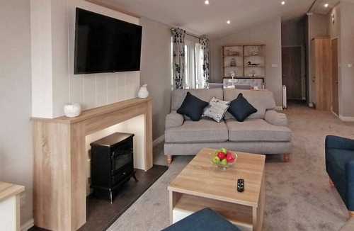 Pershore Cabin | 2 bedroom accommodation in Pershore, Nr Worcester