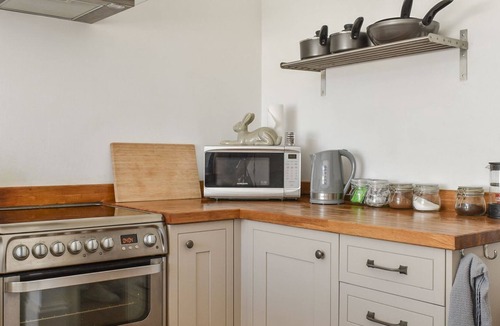 Worthing Cottage | 2 bedroom accommodation in Worthing, near Arundel
