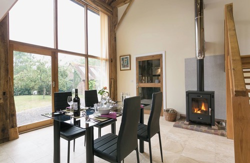 Cowbeech Cottage | 2 bedroom accommodation in Herstmonceux, near Hailsham
