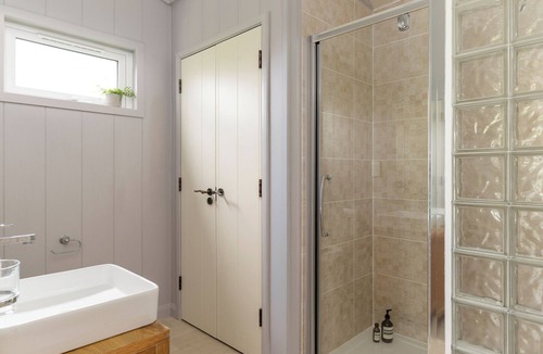 Honiton Ski Chalet | 2 bedroom accommodation in Honiton