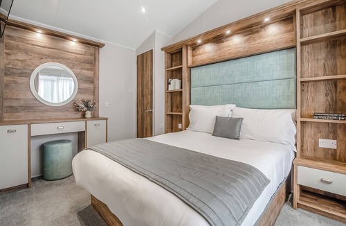 Arnold Ski Chalet | 2 bedroom accommodation in Skirlaugh, Nr Hull