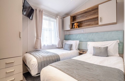 Arnold Ski Chalet | 2 bedroom accommodation in Skirlaugh, Nr Hull