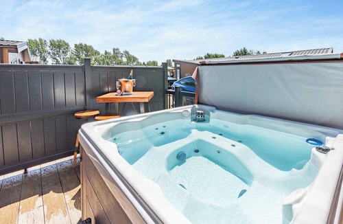 Arnold Ski Chalet | 2 bedroom accommodation in Skirlaugh, Nr Hull