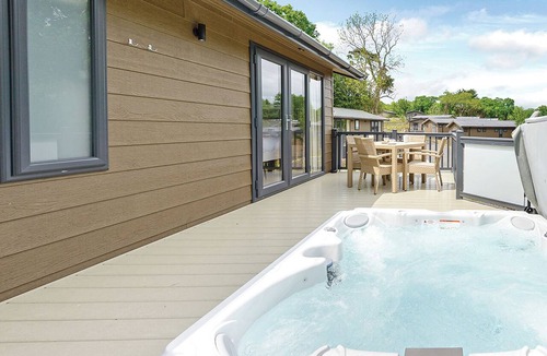 Ryde Ski Chalet | 2 bedroom accommodation in Wootton Bridge, Nr Cowes