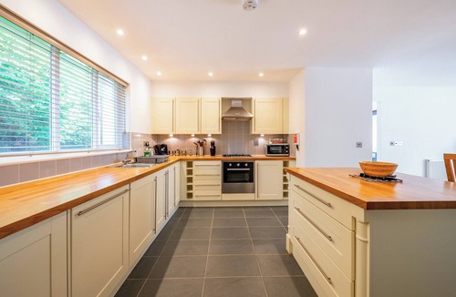 Carnon Downs Cottage | 2 bedroom accommodation in Carnon Downs, near Truro