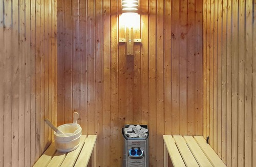Ely Ski Chalet | 2 bedroom accommodation in Ely