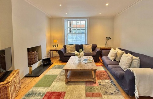 Topsham House | 2 Bedroom Character Home in Central Topsham