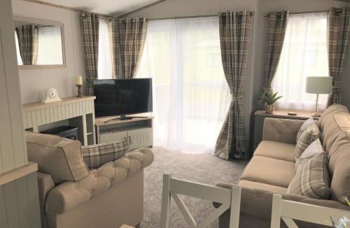 Tewitfield Resort | 2 Borwick Lake