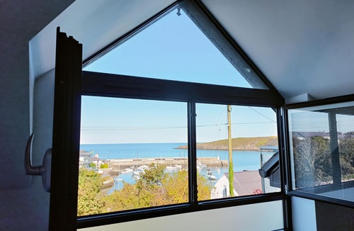 Cemaes Bay Cottage | 2 Harbour Lights