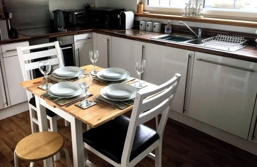 Stonehaven Apartment | 2 mins from beach front. 2 bedroom ground floor apartment, wheelchair friendly.