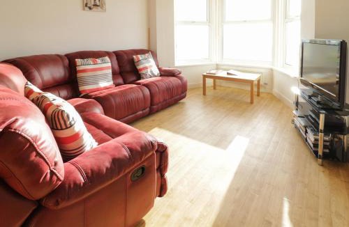Rhyd-y-clafdy Apartment | 21 West End Point