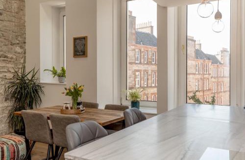 Merchiston Apartment | 2BD Loft Style Apt - Edinburgh - Free Parking - Pass the Keys