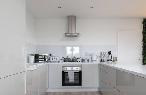 Central Milton Keynes Apartment | 2Bed | 2Bath | Parking | Walk to Centre & Xscape