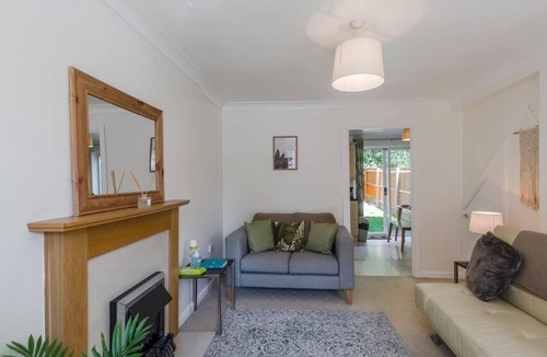 Bowthorpe House | 2BR Chapel Break Parking Kitchen Fast WiFi