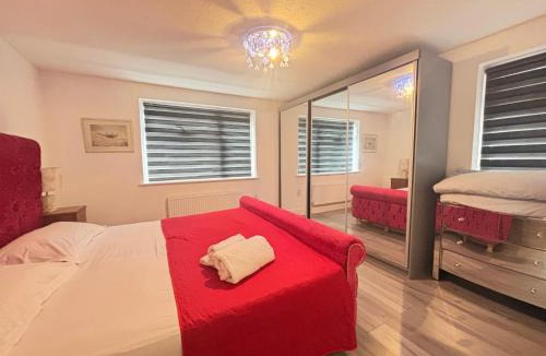 Lacey Green House | 2BR Comfortable Spacious Furnished Property with Parking