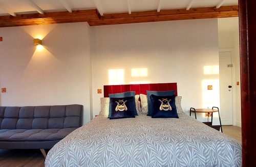 Islington Hotel | 2nd floor deluxe large jacuzzi ensuite - Angel, N1