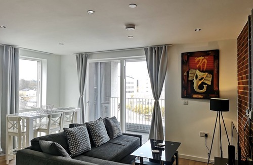 Watford Apartment | 3 Bed, 2 Bath in Watford Town Centre