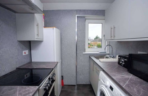 Glasgow Apartment | 3 Bed Cottage Flat with Parking