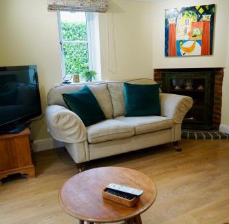Sway House | 3-bed cottage in Sway, New Forest (5 min walk from Sway Train Station)