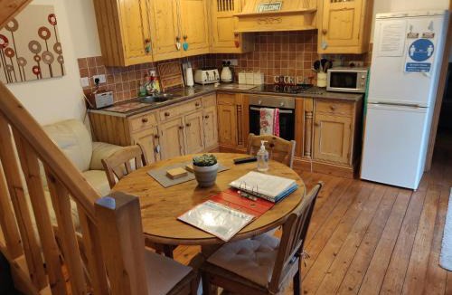 St Neots House | 3-Bed Cottage with 3 En-Suite Shower Rooms near St Neots