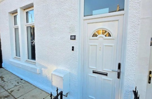 Glasgow House | 3-Bed Home in Glasgow