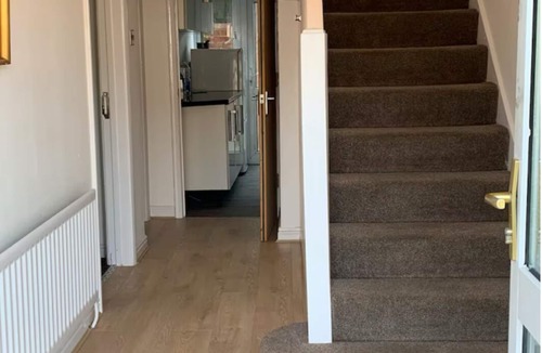 Seisdon House | 3 Bed House Birmingham, with parking and good transport links