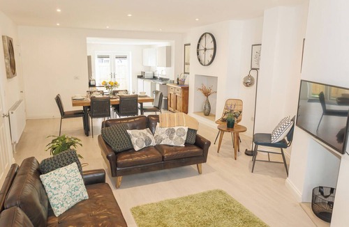 Harrogate House | 3-Bed house, Private Parking, Close to Convention Centre & Royal Hall Events,