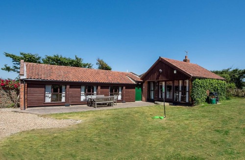 Bacton Cottage | 3 Bed in Bacton (oc-711)