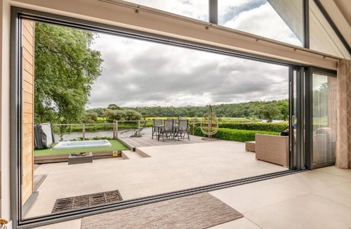Higher Walton Cabin | 3 Bed in Blackburn oc-64911