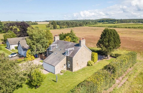 Elgin Cottage | 3 Bed in Elgin (oc-ca294)
